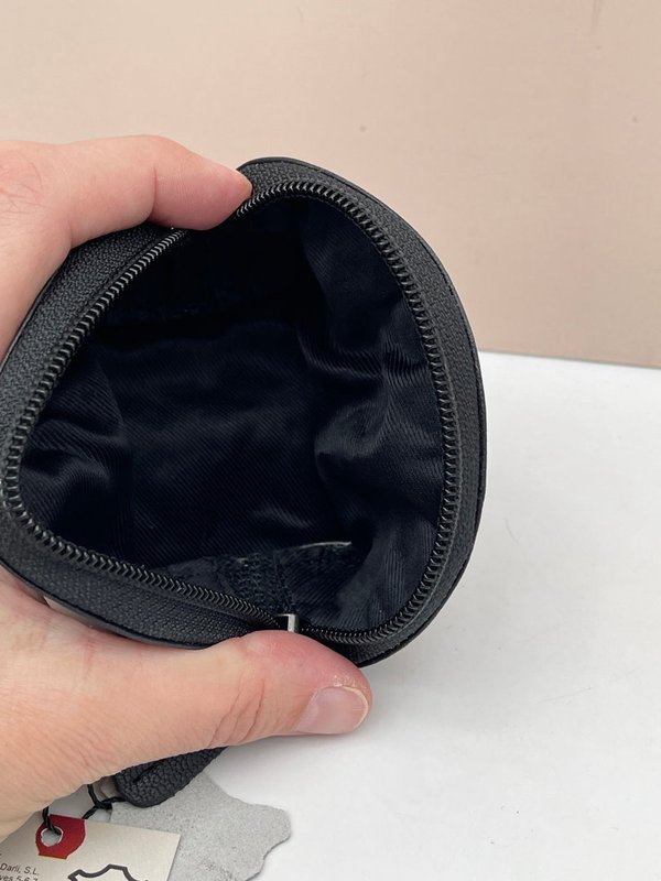 Monedero Labrado Negro (Privata)