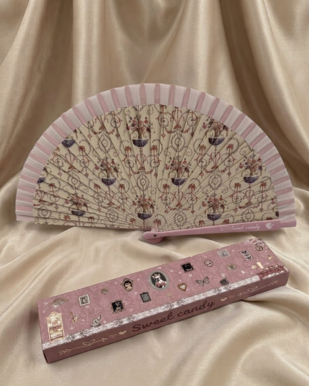 Parte trasera abanico Sweet Candy rosa con patron floral victoriano y caja protectora