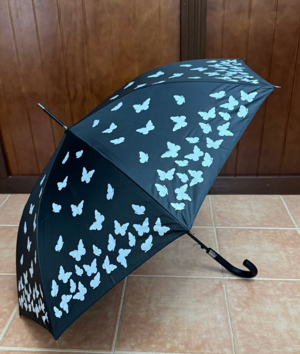 Paraguas de mariposas que cambia de color