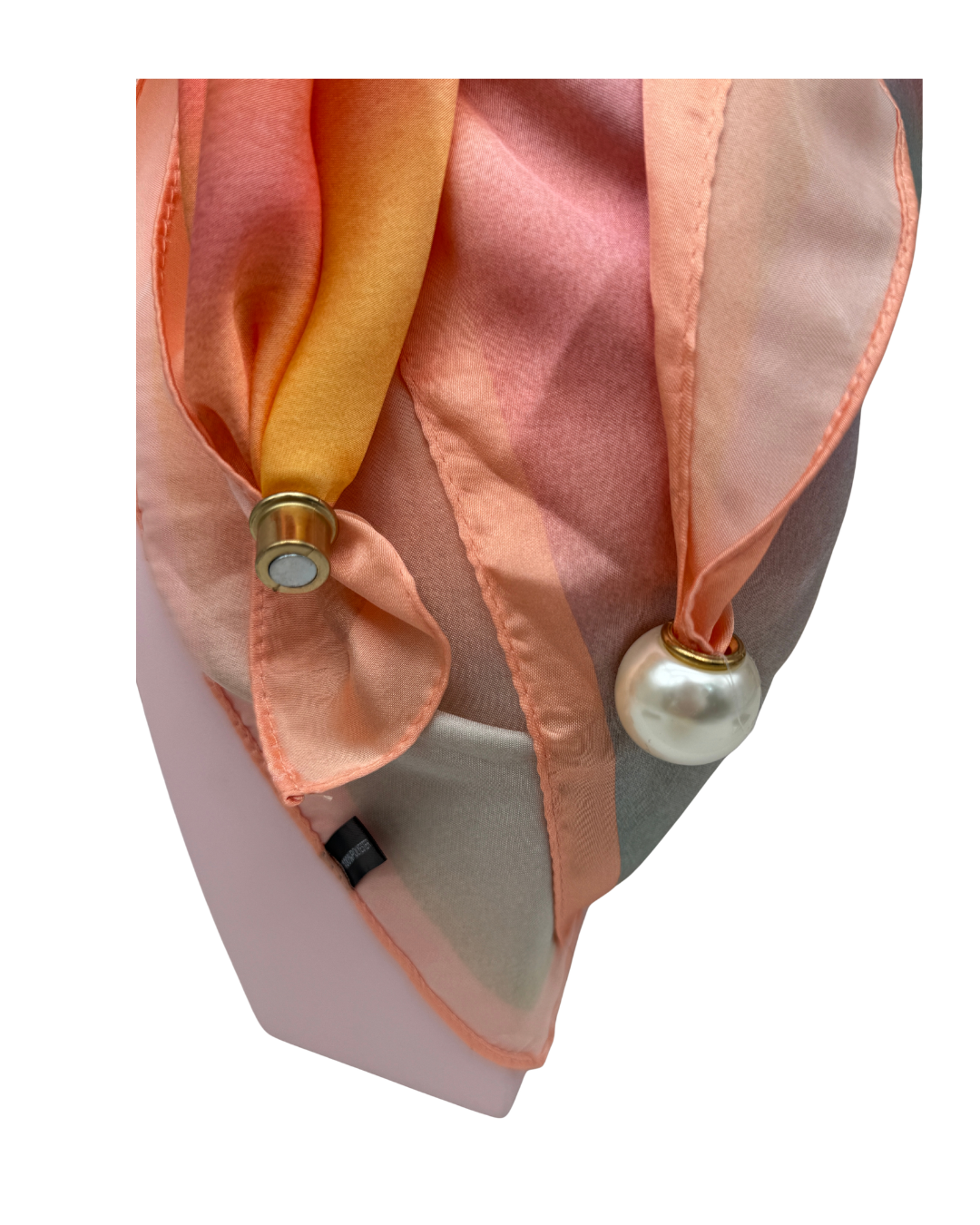 Pañuelo de Tacto Sedoso con Broche de Perla Elegante - Estilo Atemporal