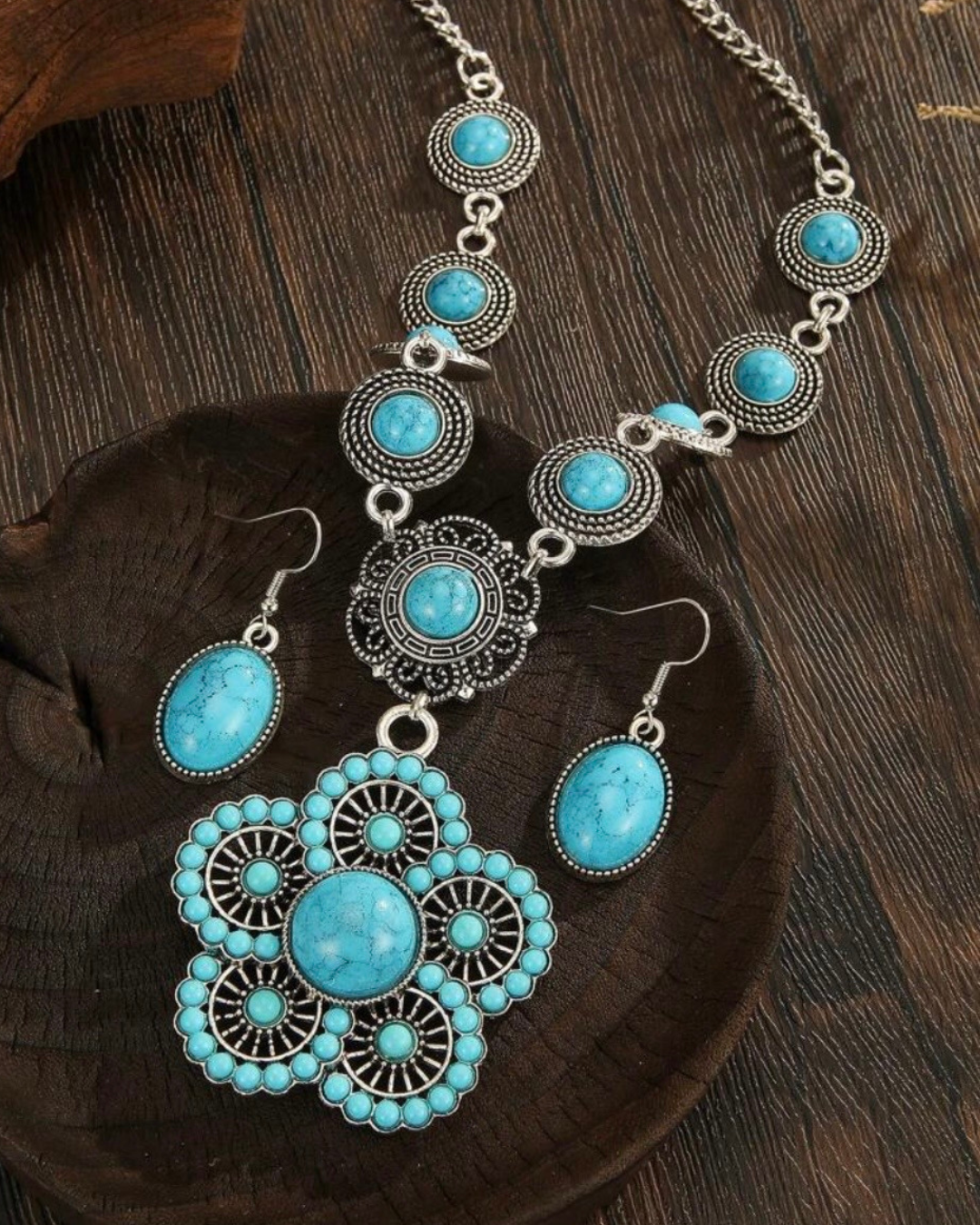 Conjunto de Collar y Pendientes Turquesa Estilo Boho Chic | Juego de Joyería Etno-Elegante