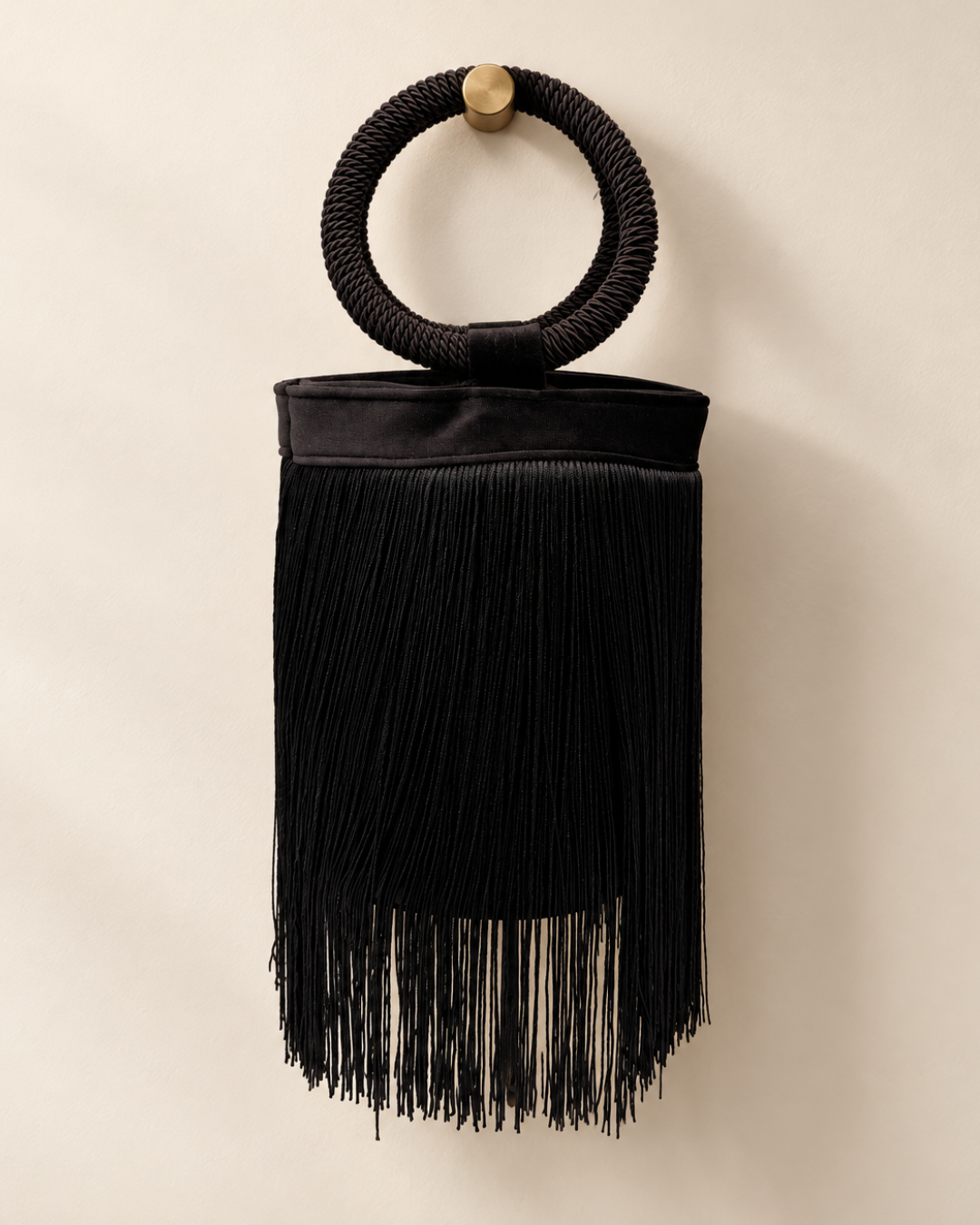 Bolso de mano marrón chocolate de terciopelo con flecos