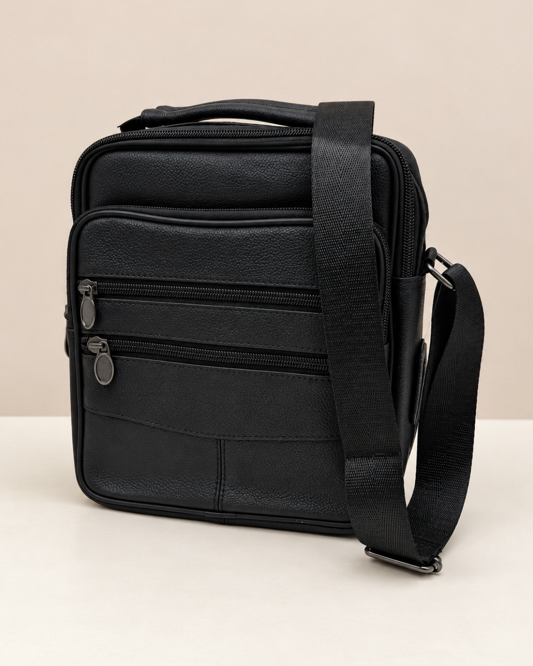 Bolso bandolera negro de hombre con múltiples bolsillos