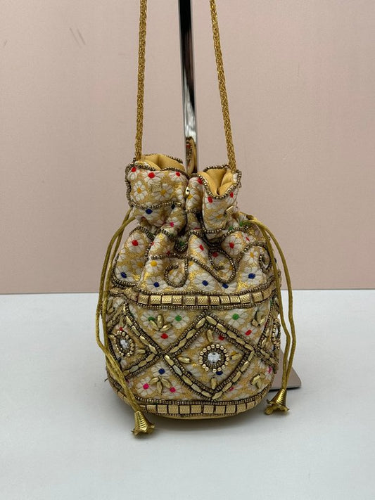 Bolso Bombonera Dorado con Abalorios