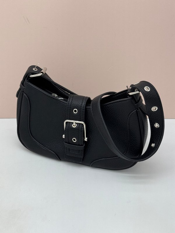 Bolso de Hombro Negro de Polipiel | Clásico y Versátil
