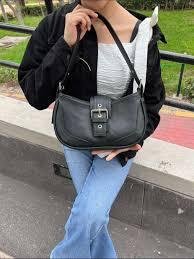 Bolso de Hombro Negro de Polipiel | Clásico y Versátil