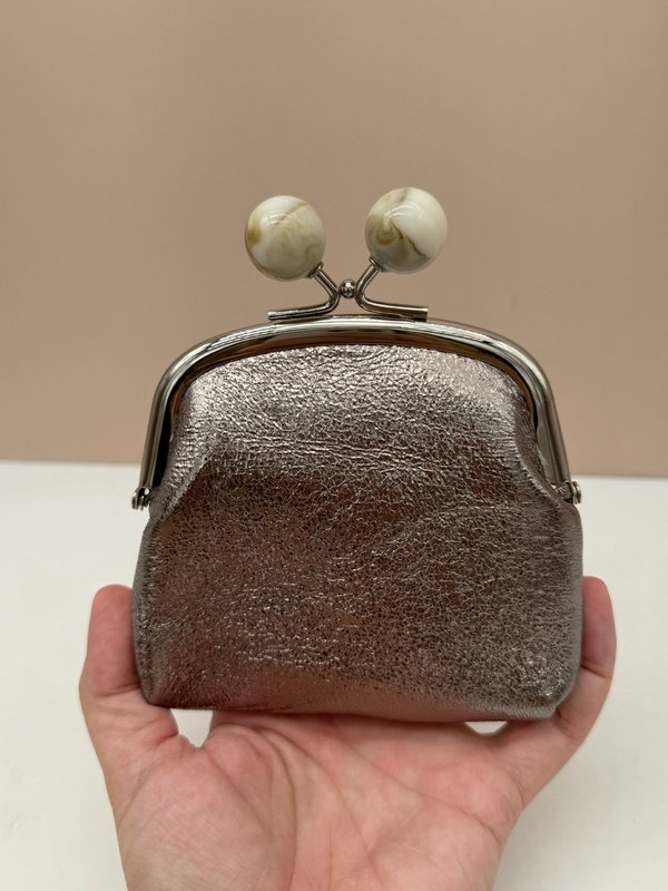 Monedero Plateado Cierre de Bolas