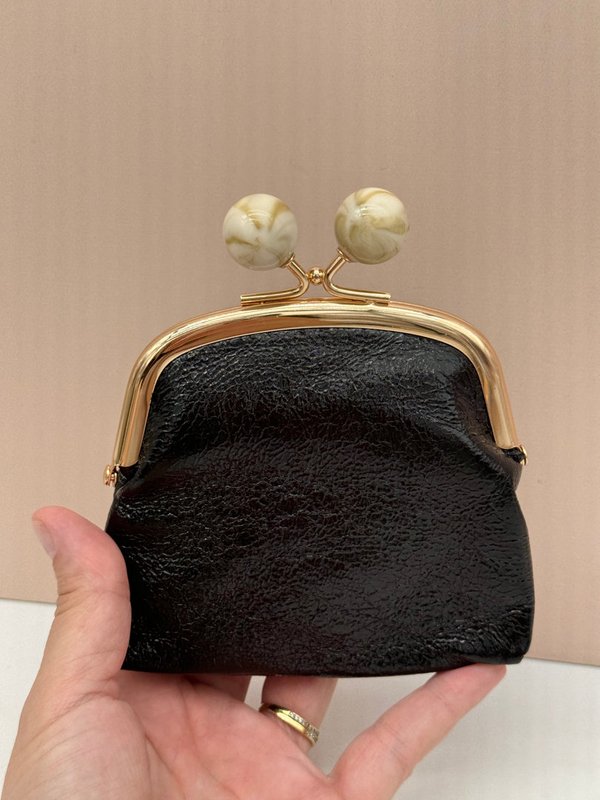 Monedero Negro Cierre de Bolas