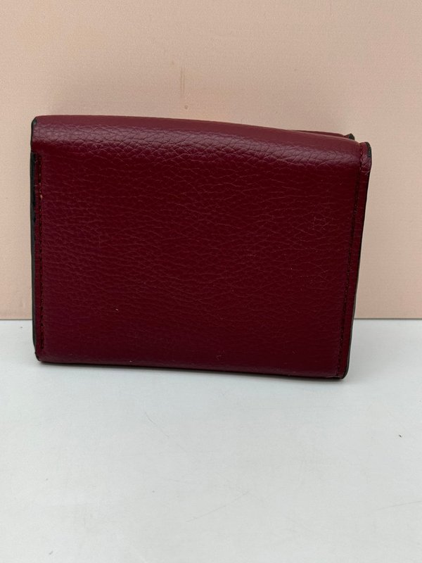 Monedero Granate Cinta en Relieve