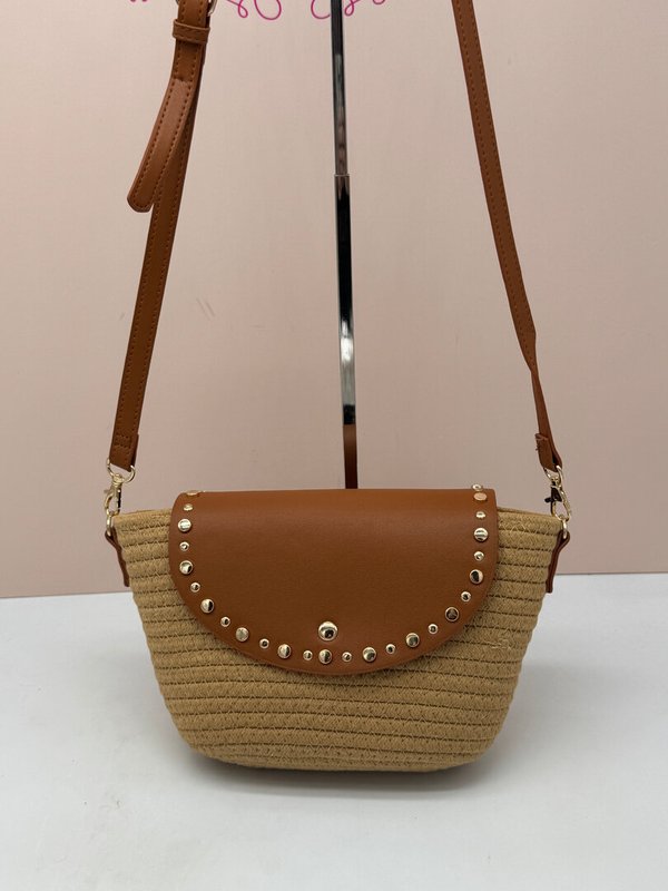 Bolso Bandolera Tapa de Piel con Tachas