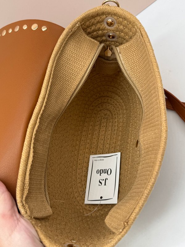 Bolso Bandolera Tapa de Piel con Tachas