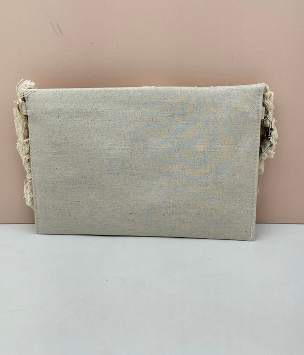 Cartera Oriental con Conchas y Hilos Dorados