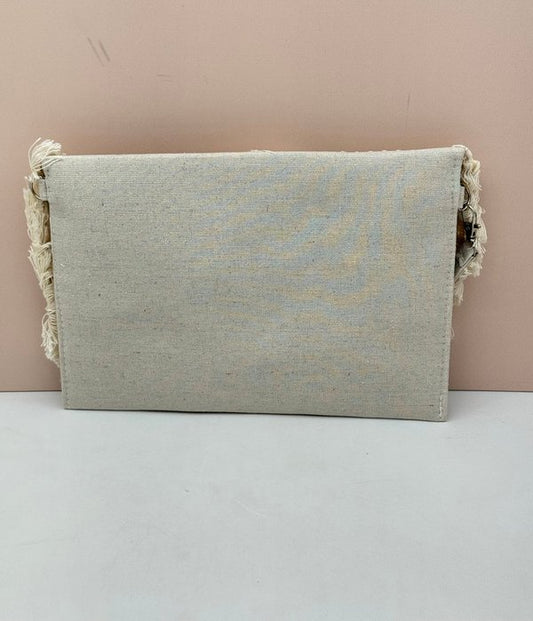 Cartera Oriental con Conchas y Hilos Dorados
