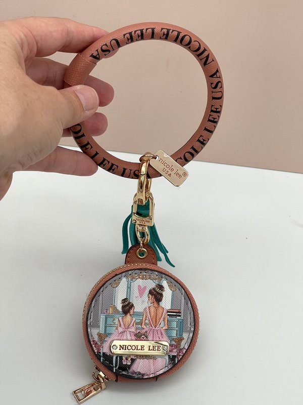 Pulsera con Llavero y Espejo Porta Auriculares Nicole Lee