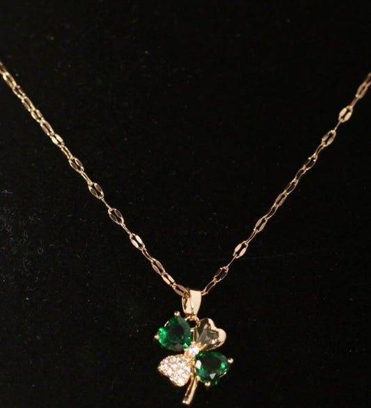 Cadenita Dorada Colgante Trébol Verde