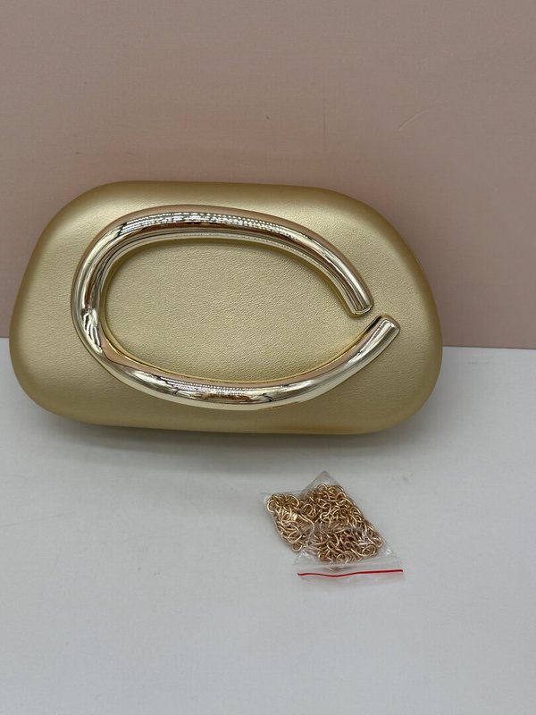 Bolso de Mano Tipo Clutch Ovalado