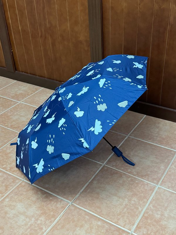 Paraguas Azul Nubes Cambia de Color