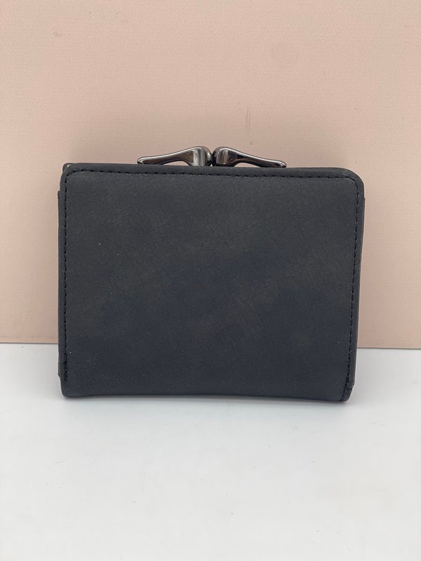 Cartera Negra Tachuelas