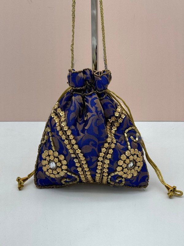 Bolso Bombonera Azul Cian y Abalorios Dorados