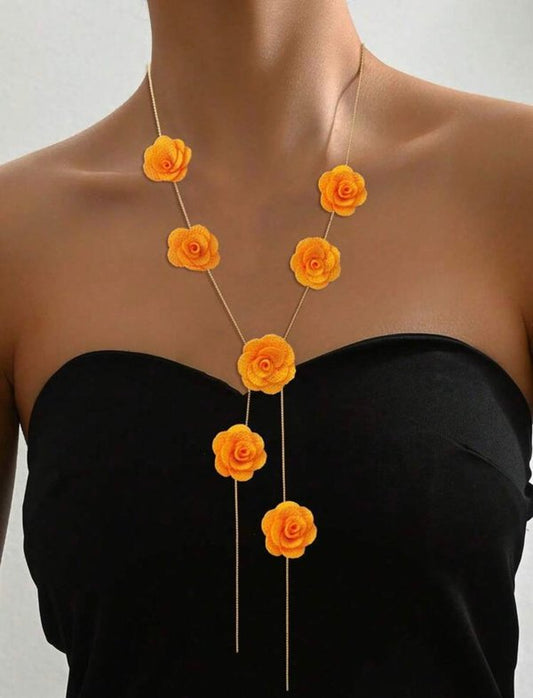 Collar Largo con Flores de Tela Naranja