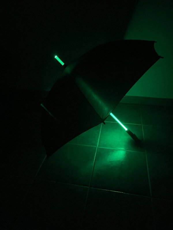 Paraguas Automñatico con Luz LED y Linterna