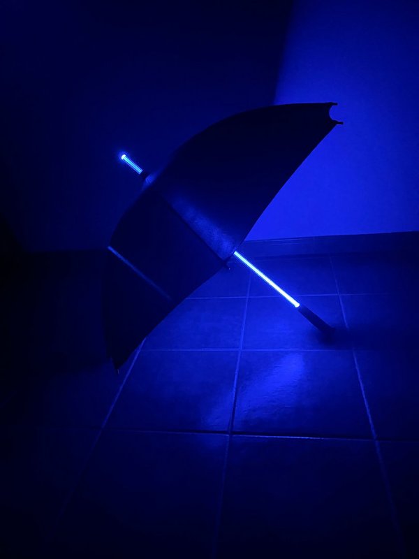 Paraguas Automñatico con Luz LED y Linterna