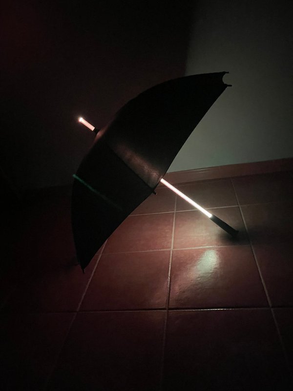 Paraguas Automñatico con Luz LED y Linterna