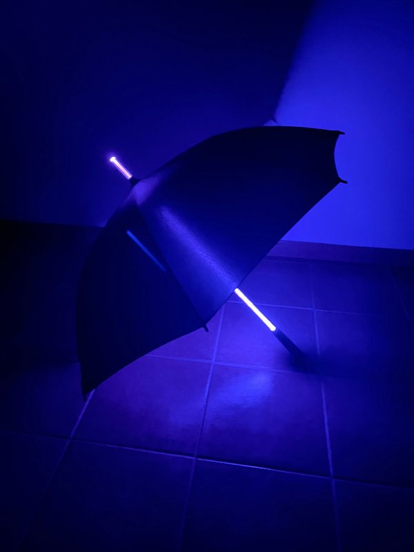 Paraguas Automñatico con Luz LED y Linterna