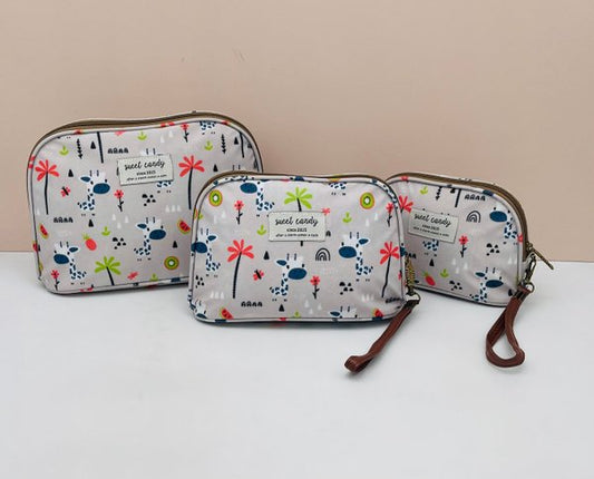 Set 3 Neceseres Diseño Plastificado "Sweet Candy" (Jirafa)
