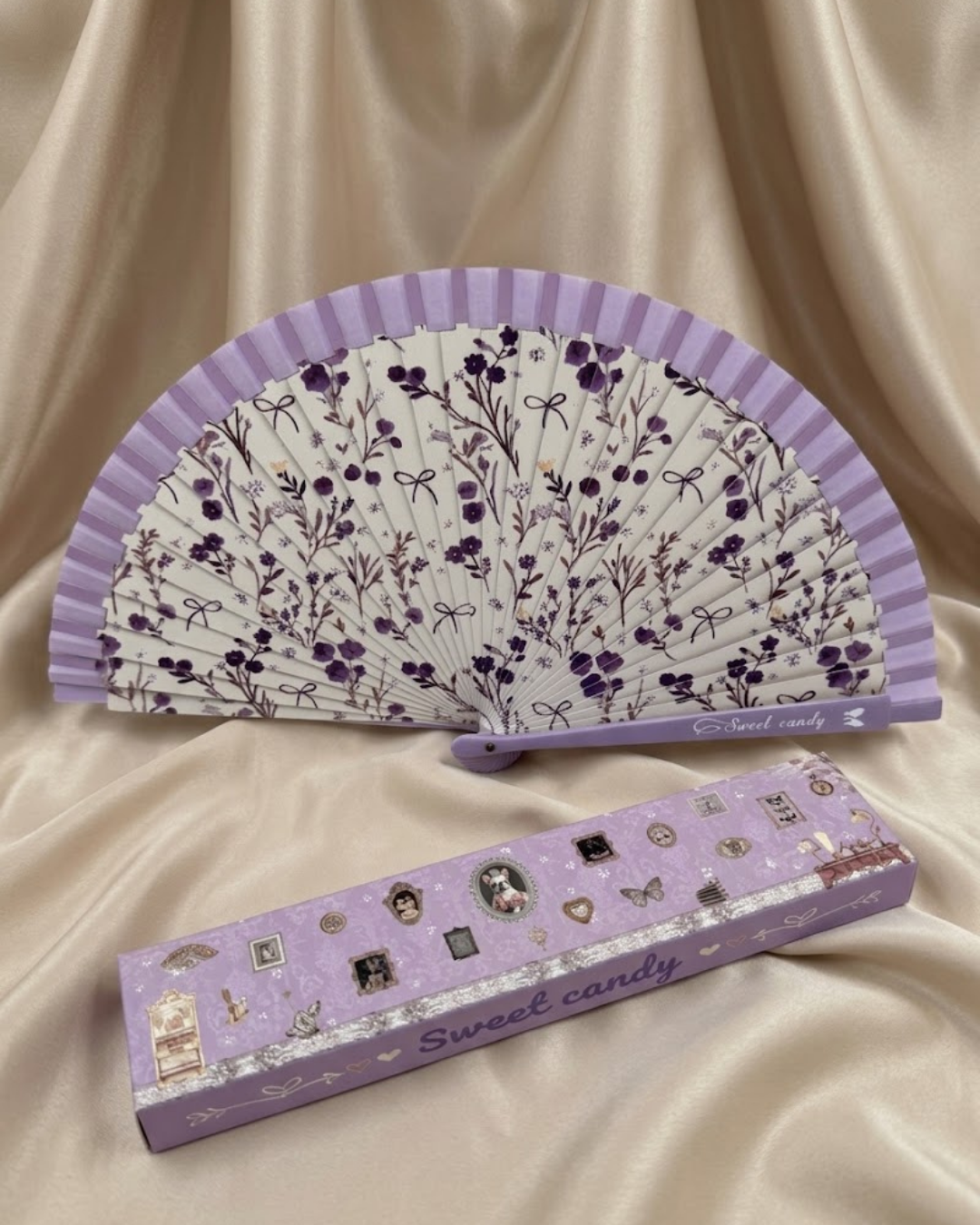 Reverso abanico Sweet Candy violeta con flores silvestres lazos y caja de regalo protectora