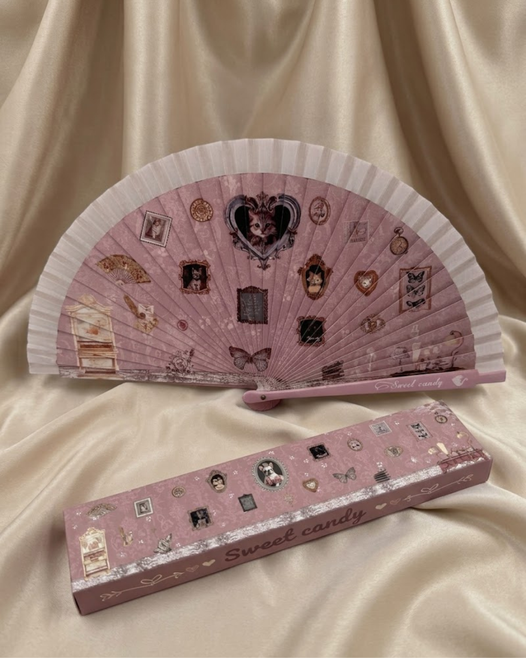 Abanico Sweet Candy edicion limitada rosa con estampado vintage de gatos mariposas y caja de regalo a juego