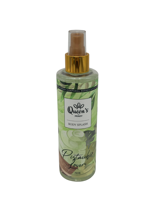 Frasco de spray corporal Queen’s by Prady Pistachio Lovers Body Splash de 250ml con tonos verdes y detalles dorados.