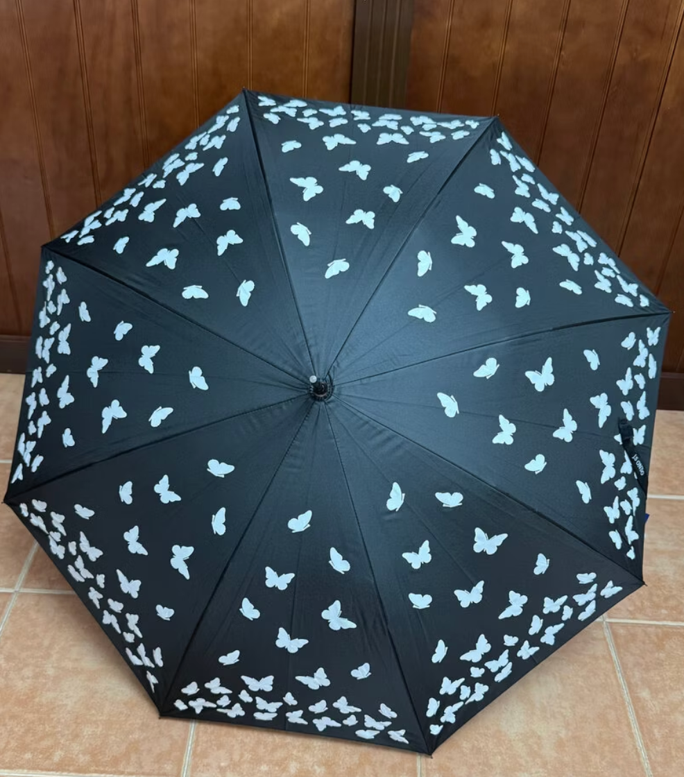 Paraguas de mariposas que cambia de color