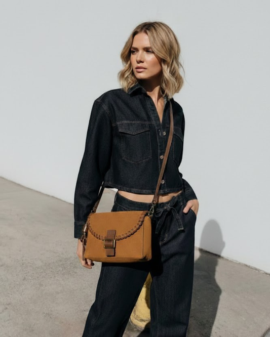 Bolso Bandolera de Ante Marrón con Detalle Trenzado y Hebilla Boho
