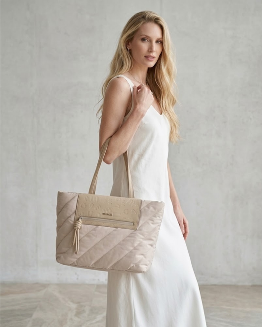 Bolso Tote Pepe Moll Acolchado Beige - Shopper de Nylon con Textura Mano