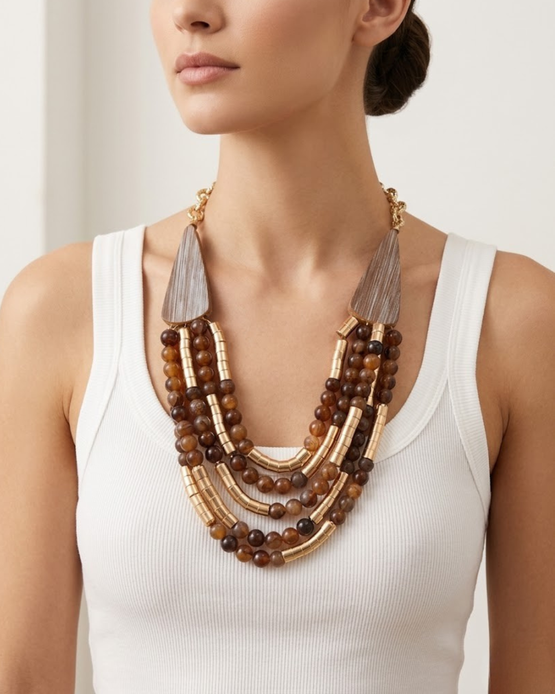 Collar Multicapa de Cuentas Ámbar y Detalles Dorados - Estilo Boho Chic