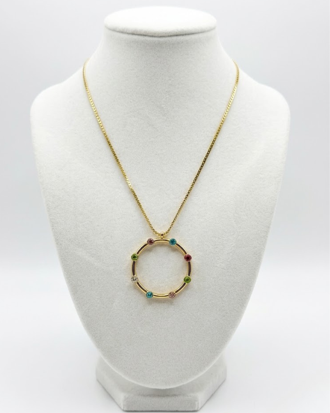 Colgante Círculo de la Vida en Acero Dorado con Cristales Multicolor