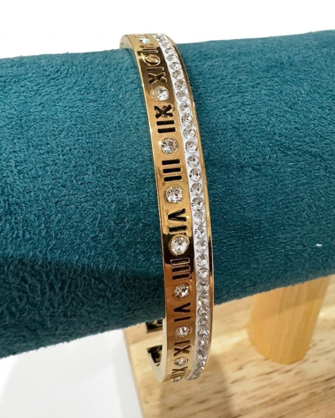 Pulsera Rígida de Acero Dorado con Números Romanos y Cristales Brillantes