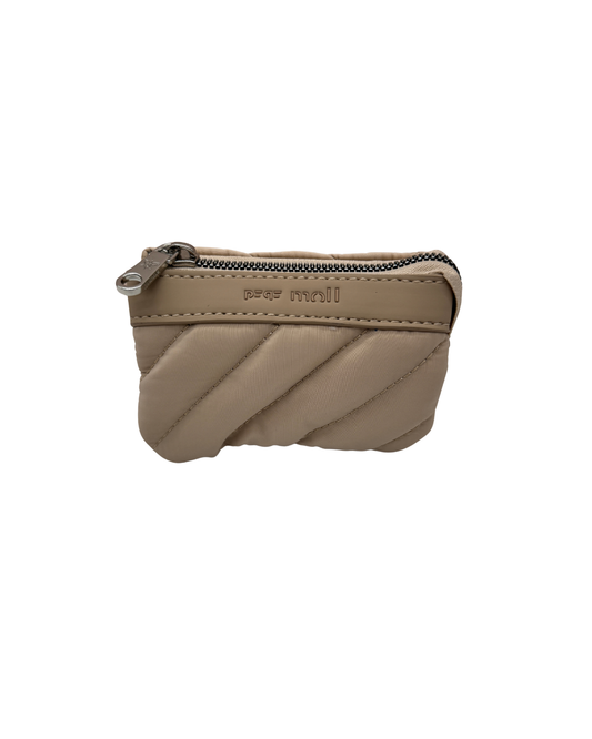 Monedero pequeño Pepe Moll beige acolchado diseño triple.