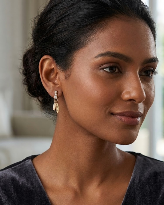 Pendientes Dorados de Diseño con Colgantes Labrados | Joyería Exclusiva Anekke
