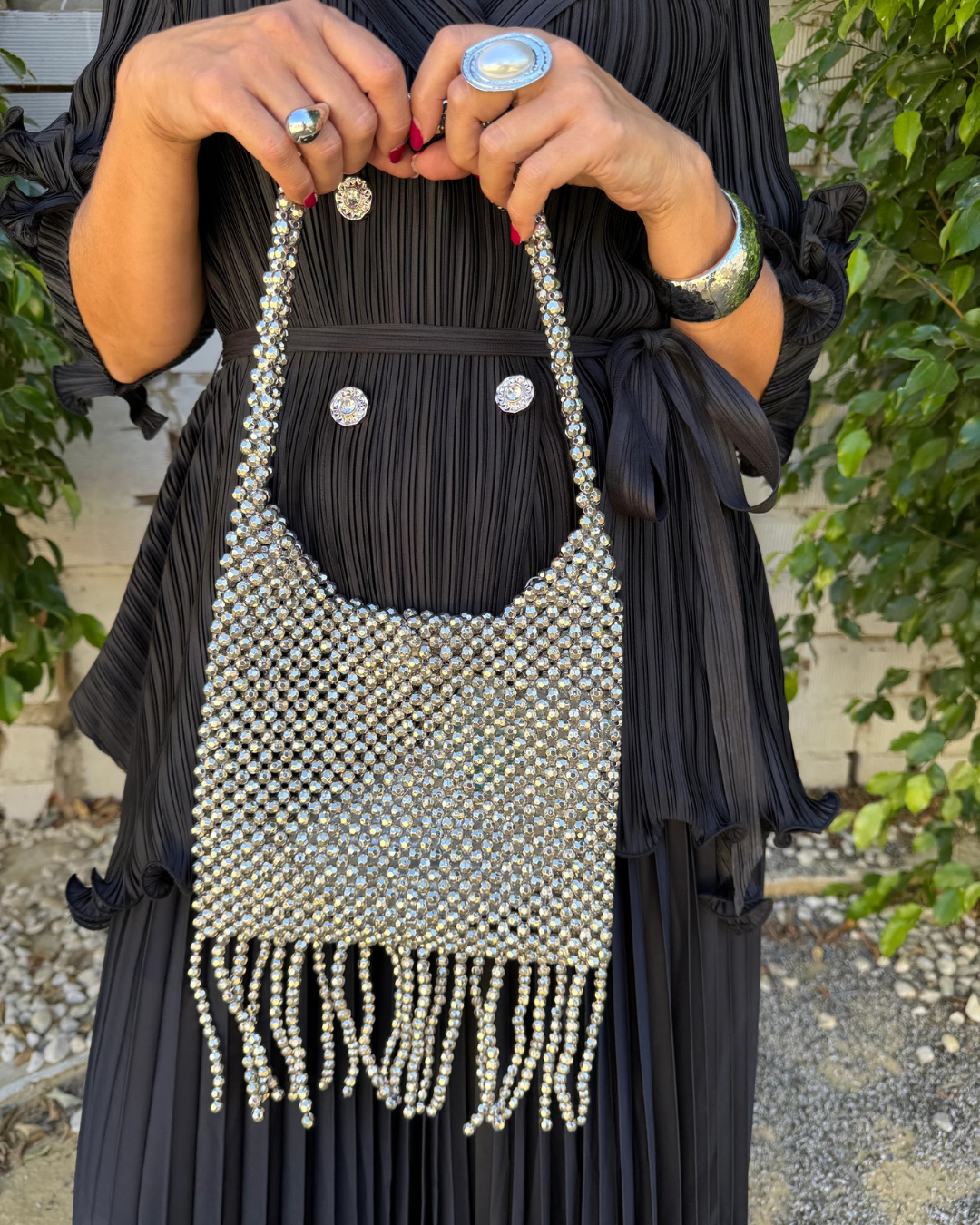 Bolso de Mano Plateado de Cuentas con Flecos – Estilo Fiesta y Eventos Elegantes