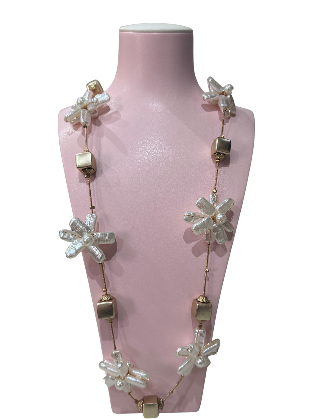 Collar Largo "Flor de Nácar" en Acero Dorado y Perlas Barrocas