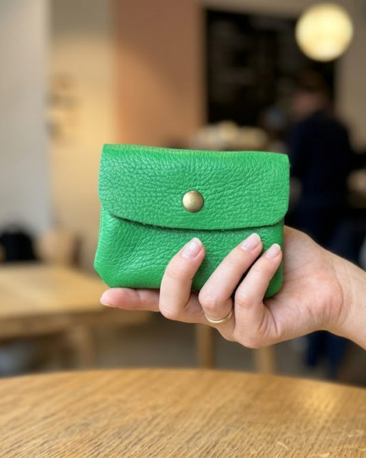 Monedero de Piel Artesanal Verde - Mini Cartera de Cuero con Cierre de Clip