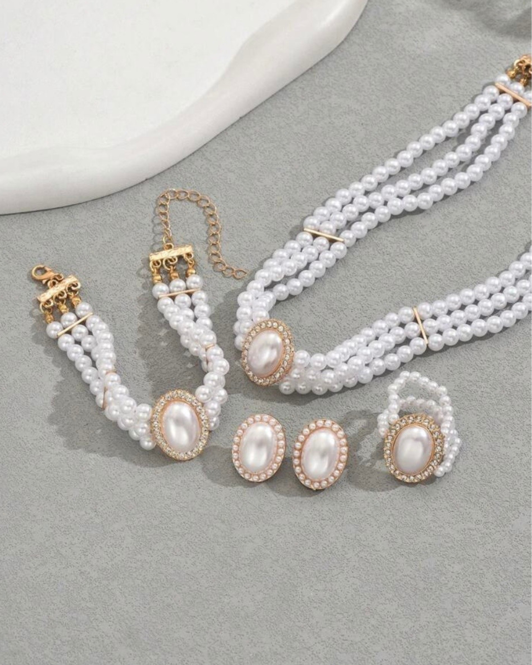 Conjunto Elegante de Perlas Estilo Vintage | Juego de Choker, Pulsera, Pendientes y Anillo