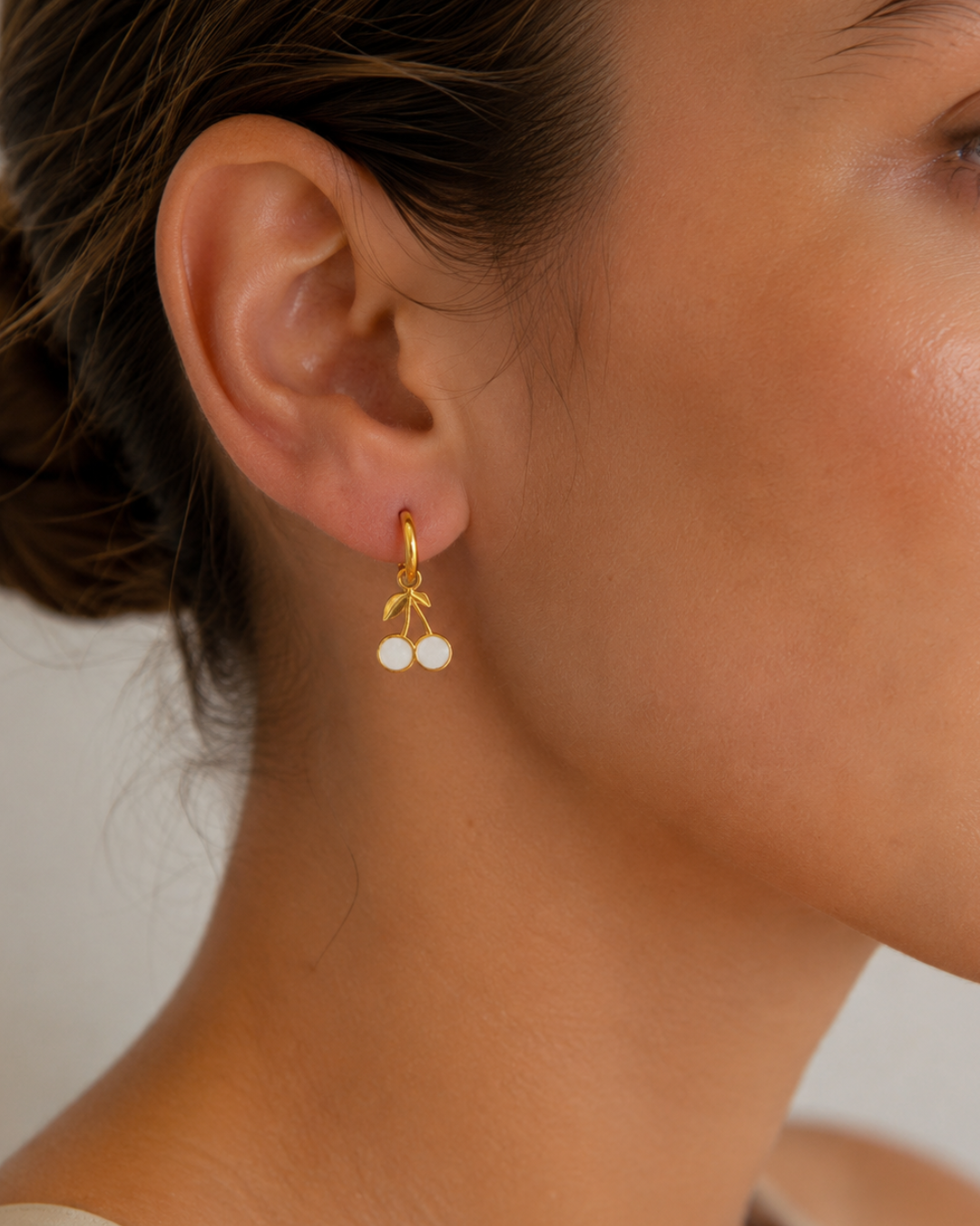 Pendientes Aro Cereza con Nácar y Acero Dorado | Accesoriomanía
