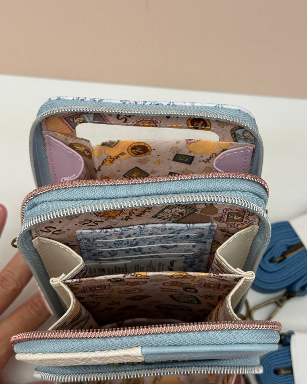 Bolso Portamóvil y Billetero Sweet Candy – Estampado Galería Vintage y Doble Asa