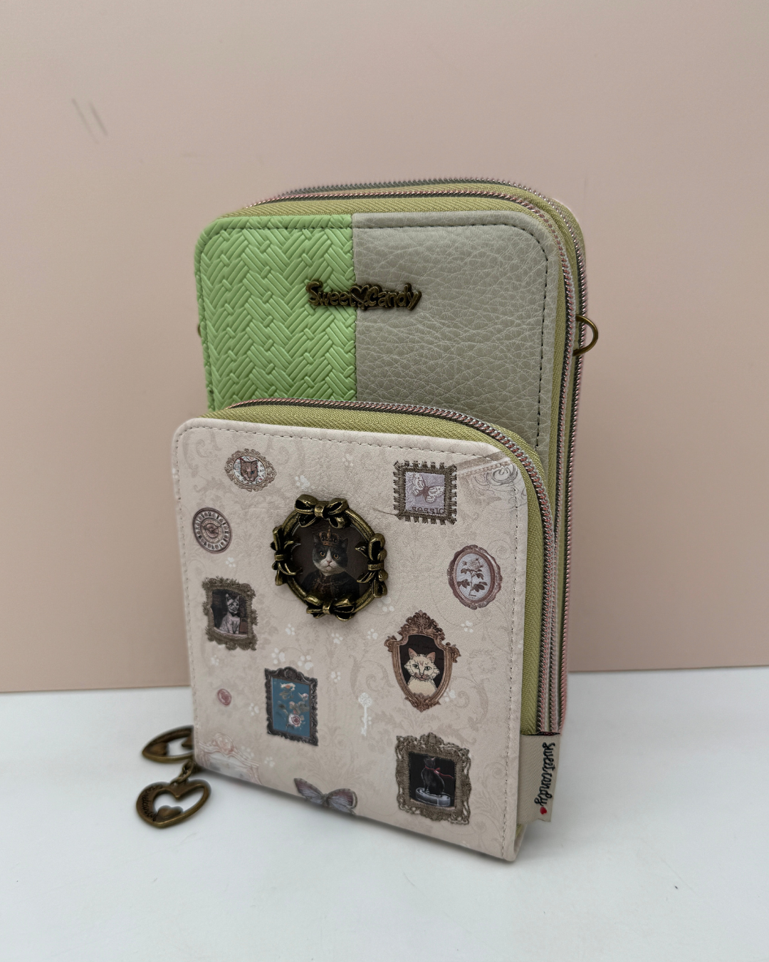 Bolso Portamóvil y Billetero Sweet Candy – Estampado Galería Gatito Vintage (Verde y Beige)