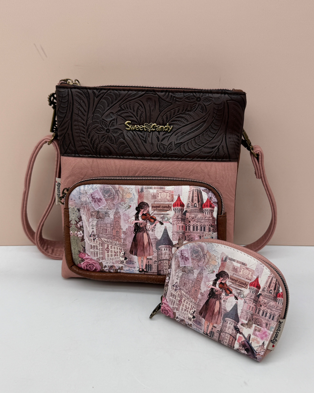 Bolso Bandolera Sweet Candy Rosa y Marrón con Bolsillo Frontal – Estampado Vintage