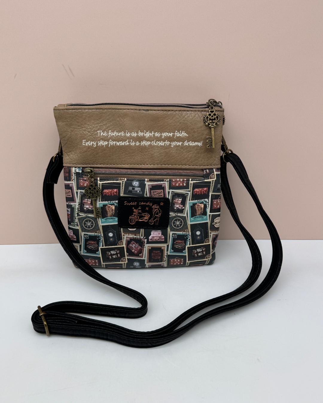 Bolso Bandolera Sweet Candy Negro y Camel con Estampado Vintage Moto