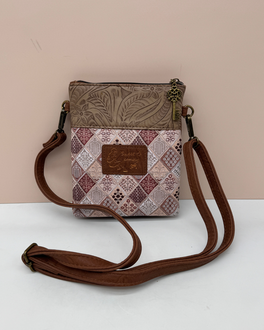 Bolso Bandolera Sweet Candy Marrón con Estampado Vintage City